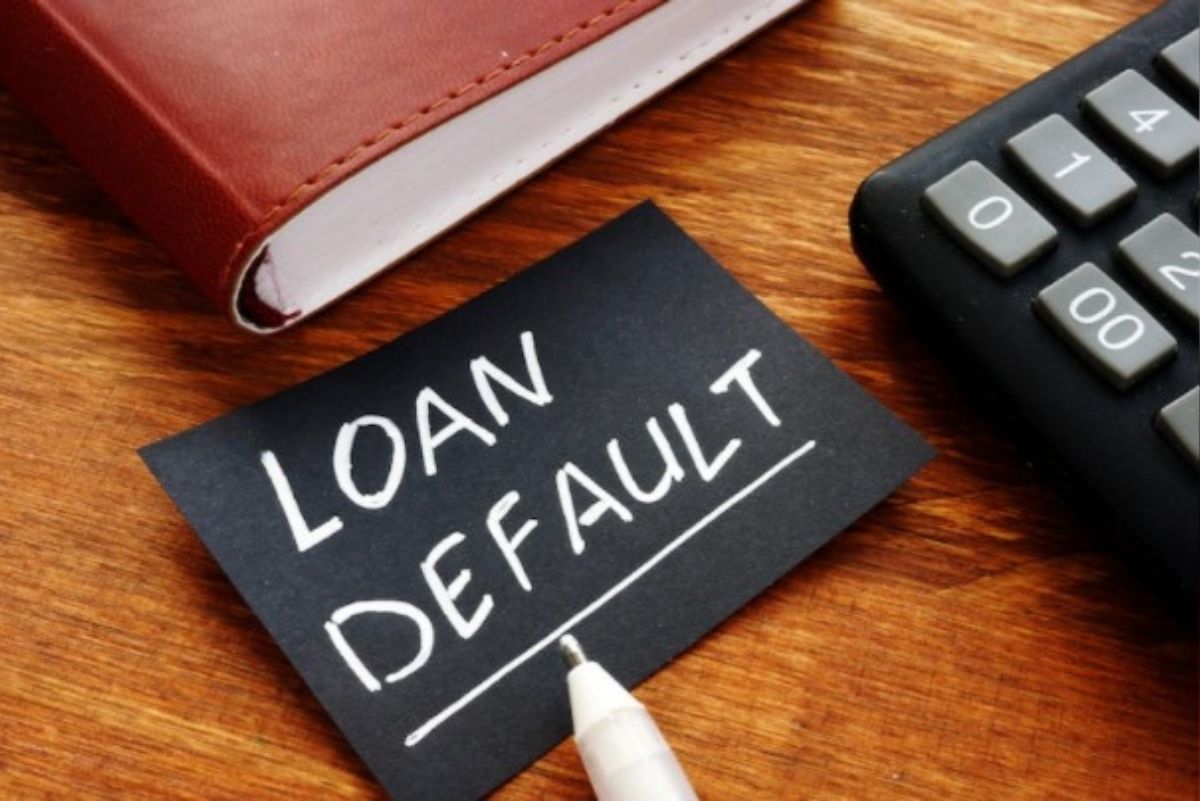 what-does-it-mean-to-default-on-student-loans